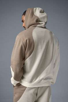 The standout hoodie your walk-up song has been waiting for. Crafted from the same soft outside, fleecy inside French terry fabric as our best-selling Accolade essentials, with an oversized fit, ample hood, and front pocket. The wave pattern is stitched in for texture, and the neutral shades look fresh every season. Finish the fit with the matching sweatpants.