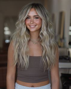 Bad hair days??? We don’t know her ⚡️ Blonde Hair Fall Ideas, Fall Blonde Hair Ideas, Halo Balayage, Blonde Hair With Brown, Blonde Balayage Summer 2024, Blonde Hair Ideas For Fall, Blonde Baylage 2024, Brown And Blonde, Cool Toned Blonde Highlights