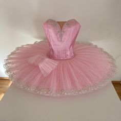 Professional ballet pancake tutu Suitable for Dulcinea- Don Quixote Variation and others .  decorated with delicate lace and over thousand applied Swarovski Crystals by hand.  For professional performances and competitions.  This unique costume is made carefully by hand, with only highest quality materials.   Made to order, based on your measurements  Bodice: satin bodice, lined with soft cotton, hooks and bars on the back, anti- slip streps, decorated with lace , Swarovski Crystals sleeves , de Gold And Pink Tutu, Costume Unique, Tutu Ideas, Pancake Tutu, Gonna In Tulle, Professional Ballet, Unique Costumes, Don Quixote, Ballet Tutu