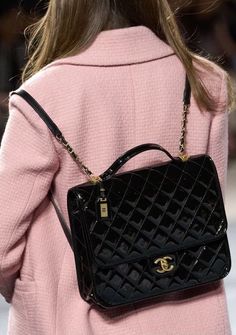 Mochila Chanel, Moda Chanel, Chanel Backpack, Chanel Logo, Fancy Bags, Pretty Bags, Chanel Fashion, Fall 2022, Bags Designer Fashion