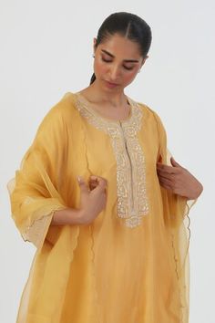 Yellow scallop border organza dupatta with blossom dust embroideries detail. - Aza Fashions Organza Kurta With Gota Work, Chikankari Embroidery Dupatta In Tissue Silk, Resham Embroidered Organza Dupatta, Transitional Chikankari Embroidery Dupatta In Organza, Scallop Border, Organza Dupatta, Fashion App, Embroidery Details, Aza Fashion