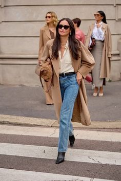 Paris vs. Milan Street Style: How People Dress Differently | Who What Wear UK Rome Street Style, Milan Italy Fashion, Milan Outfits, Gold Outfits, Italian Fashion Street, Milan Fashion Week Street Style, Milan Street Style, New Street Style, Paris Fashion Week Street Style