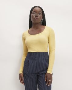 Fitted Everlane Tops For Everyday, Everlane Tops For Everyday Spring Wear, Everyday Fitted Everlane Tops, Spring Everlane Tops, Everlane Tops For Everyday Fall Wear, Everlane Everyday Tops For Fall, Everlane Long Sleeve Cotton Tops, Everlane Relaxed Fit Top For Spring, Everlane Crew Neck Top For Spring