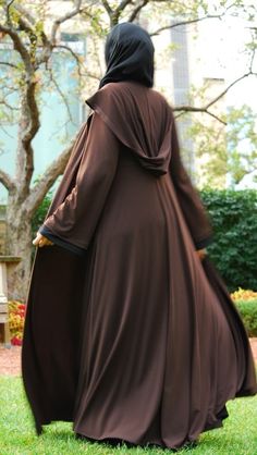 Cloak. (Linni) Xijaabka Fashion, Canada Goos, Beau Hijab, Hijab Hoodie, Muslim Style, Muslim Dress