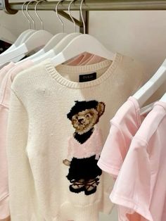 Estilo Ivy, Pink Girly Things, Stockholm Fashion, Fashion Mistakes, Ralph Lauren Sweater, Style Mistakes, Pink Top, Girly Outfits