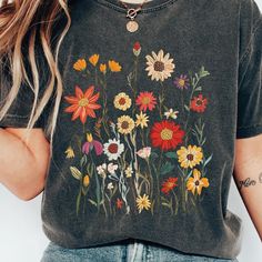 Vintage Cottagecore Shirt, Wildflowers Shirt, Boho Shirt, Vintage Botanical Flower Shirt, Gardening Shirt, Nature Shirt, Garden Lover Shirt, Comfort Colors® Gildan is back with its garment-dyed t-shirt, a fully customizable tee made 100% with ring-spun cotton. The soft-washed, garment-dyed fabric brings extra coziness to your wardrobe while the relaxed fit makes it an excellent daily choice. The double-needle stitching throughout the tee makes it highly durable while the lack of side-seams helps the shirt retain its tubular shape.   📣 INFORMATION • All shirts are UNISEX • 100% ring-spun cotton • Medium fabric (6.1 oz/yd² (206.8 g/m • Relaxed fit • Sewn-in twill label   👕 SIZING • For an oversized fit, select two or three sizes up from your normal size • Gardening Shirt, Cottagecore Shirt, Cottagecore Vintage, Botanical Shirt, Boho Shirt, Vintage Cottagecore, Nature Shirts, Gardening Shirts, Boho Shirts