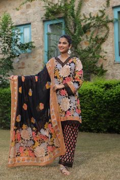 This beautiful  Handblock Kurta suit  set with straight pants and dupatta  is the most comfortable and classy Indian outfit. Soothing cotton fabric in this Jaipuri block print makes it very elegant.Jaipuri print floral black and floral dupatta set makes for a beautiful salwar suit set which is perfect for Indian occasions ,festivals an weddings. The pants a comfort fit with elastic band that makes the pants roomy. 3/4th sleeves with lace detailing and straight line kurta with beautiful lace make Jaipuri Dupatta, Floral Dupatta, Jaipuri Print, Indian Salwar Kameez, Printed Kurti, Dupatta Set, Kurta With Pants, Indian Outfit, Indian Cotton