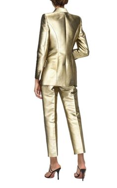 Cigarette pants in gold metallic moiré.Italian-made pants are designed with a slim cigarette-leg silhouette. Slim-leg silhouetteConcealed front hook and zip closurePlead front panelTwo side pocketsOne back pocketCropped lengthComposition: 52% Cotton, 35% Silk, 13% Metalized PolyesterLining: 100% CuproMade in Italy Chevron Outfit, Muar, Gucci Shop, Luxury Women Fashion, Gold Silk, Slim Leg, Tea Dress, Slim Legs, Skirt Pants