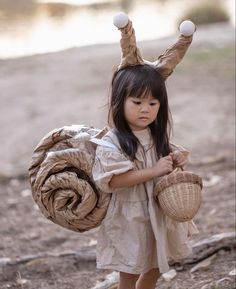 Forest Costumes Ideas, Toddler Snail Costume, Woodland Creatures Costume, Forest Halloween Costume, Woodland Halloween Costumes, Diy Animal Costume For Kids, Nature Halloween Costumes, Snail Costume Diy, Forest Animal Costume