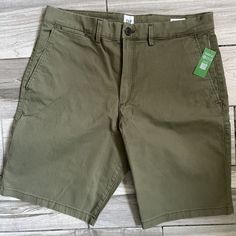 Brand New, With Tags. Men’s Gap Essential Khaki Style Shorts With Gap Flex In Your Choice Of Colors And 10” Inseam-At The Knee. Featuring Gap Flex Technology For Extra Flexibility, Total Comfort, And A Perfect Fit. Each Pair Is Engineered To Go Where You Go, Durable Enough To Do What You Do, And Comfortable Enough To Wear Every Single Day With A Comfort Stretch Waistband (Not Eleastic Waist But Just Enough Give For A Super Comfy Fit. Go Ahead And Eat That Extra Hot Dog At The Bbq!). Style #: 826 Navy Blue Flats, Khaki Shorts Men, Blue Chill, Khaki Style, Coral Shorts, Blue Chinos, Khaki Fashion, Gap Shorts, Style Shorts