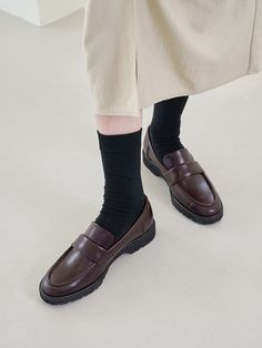 Editor's NotesAtt. is a contemporary shoe brand that stands out with its modern design and unique color sense. - Delicately inserting handmade stitch details- High-quality glossy cowhide- Lightweight chunky outsole- Classic loafer deisgnMeasurements(in.)- Size: KR 225MM (US 6.5) - KR 255MM (US 8.5)- Heel Height: 1.18 in.Composition & Care- Upper: Cow Leather  Lining: Pigskin  Insole: Cow Leather  Outsole: Rubber Sole- Avoid direct heat and moisture- Professional cleaning is neededDesigner- b Burgundy Almond Toe Loafers For Work, Brown Patent Leather Shoes For Office, Brown Patent Leather Office Shoes, Brown Leather Platform Loafers For Business Casual, Burgundy Loafers With Rubber Sole And Round Toe, Patent Leather Shoes With Leather Footbed For Work, Modern Brown Slip-on Platform Loafers, Fall Patent Leather Loafers With Round Toe, Fall Patent Leather Round Toe Loafers