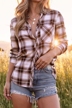 Beach Lunch, Plaid Top, Hem Style, Plaid Tops, Split Hem, White Plaid, Eras Tour, Plaid Pattern, Plaid Shirt