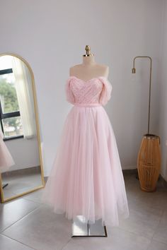 Clara Pearl Pink Dress is tailor-made, has a corset, and is produced according to your chest and waist size. It can be produced in the color and size you want. Because I am a model; Height: 168 cm 56 kg Bust: 85 cm The length of my dress : 120 cm Clara Pearl Pink Dress, Engagement Dress, Promise Dress, Low Shoulder Dress, Corset Dress, Cocktail Dress, Evening Dress, Wedding Dress, Tulle Dress, Tutu Dress Sweetheart Neckline Tulle Gown For Banquet, Tulle Evening Dress With Sweetheart Neckline For Banquet, Fitted Tulle Dress With Sweetheart Neckline, Fitted Tulle Skirt Bridesmaid Dresses, Fitted Dress With Tulle Skirt And Sweetheart Neckline, Fitted Bridesmaid Dresses With Tulle Skirt, Tulle Ball Gown With Fitted Bodice For Banquet, Fitted Tulle Bridesmaid Dress For Evening, Sweetheart Neckline Ball Gown For Banquet