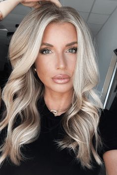 low light, blonde hair, elegant accents Country Blonde Hair, Haircut 2025, Low Lights For Blonde Hair, Beige Blonde Hair, Skincare Favorites, Chicken Flatbread, Blonde Aesthetic, Blonde Hairstyle, Blonde Wavy Hair