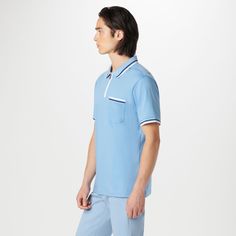 This classic yet stylish short-sleeved polo shirt in 100% Pima cotton features a chest pocket, a quarter zipper closure, a polo collar and double contrast tipping detail, adding a touch of flair to casual. Zip Polo, Polo Collar, Pima Cotton, Chest Pocket, Quarter Zip, Polo Shirt, Zipper, Collar