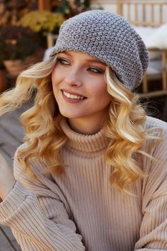 Give your wardrobe a casual makeover in an instant with our signature slouchy beanie and you'll wonder how you ever did without it. From the moment it arrives the casual style and elegant cotton lining combine to give you a look that's never going out of fashion. Just what you need to hear when you're ready to show the world your new easy-living style. - Stylish beanie that keeps you warm in the winter and looking cool in the summer - Slouchy style is perfect when it's time to keep things casual Trendy Slouchy Crochet Beanie Hat, Trendy Slouchy Crochet Hat, Outdoor Winter Outfit, Cozy Winter Fashion, Trendy Coat, Men's Beanies, Slouchy Style, Winter Hats For Men, Winter Outfits Cold