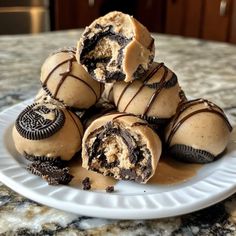 3-ingredient Peanut Butter Oreo Cookie Balls, 3 Ingredient Oreo Balls, 3 Ingredient Peanut Butter Oreo Balls, Holiday Oreo Balls, Oreo Peanut Butter Balls, Peanut Butter Oreo Cookie Balls, 3 Ingredient Peanut Butter Balls, Peanut Butter Oreo Balls, Peanut Butter Oreo Cookies