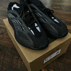 New Authentic Adidas Yeezy 700 V3 Alvah Size 11.5 Desighner Shoes, Yeezy V3 700, Yeezy 700 Black, Trendy Shoes For Men, Yeezy 700 V3 Alvah, Adidas Yeezy 700 V3, Yeezy Collection, Shoes Game, Yeezy Black