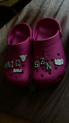 Pink Crocs Aesthetic, Hot Pink Crocs, Cute Online Clothing Stores, New Crocs, Pink Crocs, Crocs Fashion, Crocs Boots