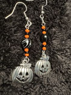 Embrace the spooky season with these Halloween dangling earrings that capture the essence of the holiday perfectly. Adorned with intricately designed skulls, pumpkins, cats, and bats, each earring tells a whimsical tale of Halloween folklore. The lightweight yet eye-catching design ensures comfort while making a bold statement. Whether you're dressing up for a costume party or simply adding a touch of Halloween spirit to your ensemble, these earrings are the ideal accessory. Let these festive ea Halloween Folklore, Jewelry Halloween, Earrings Halloween, Gothic Earrings, Unique Halloween, Halloween Spirit, Halloween Earrings, Halloween Accessories, Halloween Jewelry