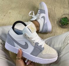 Kicks Shoes, Cute Sneakers, Sport Shoes Women, Hype Shoes, Cute Nikes, Girly Shoes, Swag Shoes