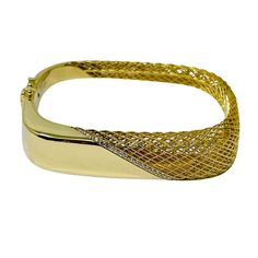 Roberto Coin 18K Gold Soie Diamond Bangle Bracelet with Diagonal Line of Diamonds (retail: $5,900) Designer = Roberto Coin Material = 18K Gold Gemstone = Diamond Condition = As Is Class = Premier Location: Glencoe Item Number: 11718-648 Item ID: 285348 Category: Bracelet Luxury Diamond Bracelet With Diamond Accents For Evening, Luxury Hand Set Diamond Bracelet For Evening, Luxury Diamond Bracelet For Formal Occasions, Luxury Diamond Bracelet For Formal Events, Exquisite Yellow Gold Diamond Bracelet For Formal, Luxury Jubilee Diamond Bracelet For Evening, Exquisite Yellow Gold Diamond Bracelet For Formal Occasions, Fine Jewelry Diamond-accented Bracelets For Evening, Luxury Gold Bracelets With Diamond Accents