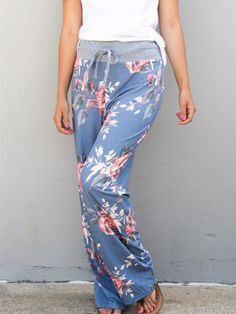 These comfy Floral Lounge pants are a MUST have! Great for lounging around the house AND are cute enough to run errands. Please keep in mind these are NOT sweatpants. Soft & Stretchy fabric. Sizing Small 0-4 Medium 6-8 Large 10-12 XL 12-14 Model is 5'6"/Size 2 wearing small Floral Lounge, Maxi Skirt Dress, Yoga Pants Outfit, Graphic Apparel, Outfits Winter, Knee Length Dresses, Knee Length Skirt, Romper Pants, Lounge Pants