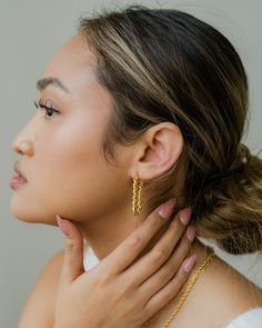 ⭐ Gold Filled Rectangular Hoop Earrings l Oval Oblong Gold Rectangle Hoops l Twisted Rope Croissant Hoops l Tarnish Free l Hypoallergenic  ⭐ MEASUREMENT & WEIGHT  * Length 35mm Width 16mm  * Weight 14g for a pair - Super lightweight  ⭐ MATERIAL & QUALITY: ✅Hypoallergenic ✅Water Resistant ✅Tarnish Resistant * At J Banzi Jewelry, we take pride in offering the highest quality jewelry made with thick layering techniques. Unlike fast fashion jewelry that may need to be replaced monthly, our pieces ar Cheap Rectangular Hoop Earrings As Gift, Affordable Trendy Rectangular Hoop Earrings, Cheap Trendy Rectangular Hoop Earrings, Hypoallergenic Rectangular Hoop Earrings, Trendy Oblong Jewelry, Chunky Twists, Chunky Gold Hoop Earrings, Tarnished Jewelry, Jewelry Earrings Hoops