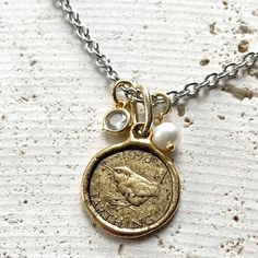 clear view of bird coin necklace charms Triple Charm, Gold Coin Pendant, Jewelry Accessories Ideas, Bird Necklace, Bird Jewelry, Fresh Water Pearl, Royal Jewelry, Bar Earrings, Coin Necklace