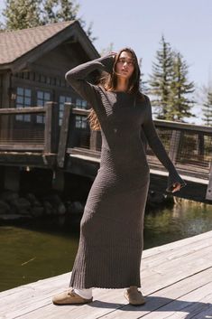 Grove Ribbed Maxi Dress in Charcoal Oversized Sweater Dress Maxi, Dresses Winter Outfit, Maxi Dress With Boots, Sweater Dress Maxi, Knitted Dress Outfit, Chinese Fancy Dress, Maxi Dress Winter, Sweater Dress Oversized, Ribbed Maxi Dress