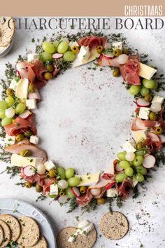 Christmas charcuterie board in a wreath shape with various meats, cheese and fruit. Charcuterie Wreath Board, Christmas Charcuterie Wreath, Charcuterie Wreath, Christmas Charcuterie Board Ideas, Edible Wreath, Christmas Charcuterie Board, Christmas Appetizers Easy, Christmas Charcuterie, Charcuterie Board Ideas