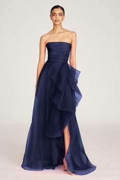 Teresa Strapless Draped Gown – THEIA Classy Tips, Purple Quinceanera Dresses, Black Quinceanera Dresses, Red Quinceanera Dresses, Draped Gown, Glamouröse Outfits, Quinceanera Dresses Blue, Prom Dresses Elegant, Draped Bodice