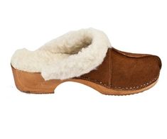 The clogs are made of natural leather. Inside, it contains 100% natural sheep wool, thanks to which it is breathable and the feet do not sweat. Wooden construction of high-quality winter insulation in winter and release of excess heat in summer. The sole is lined with wool all-over.EU Size - Insole length in cm35 - 23.036 - 23.537-24,238-24,739 - 25.540 - 26.241 - 26.942 - 27.4Sex:Women'sShank:Natural velor leatherInterior:SkinInsert:WoodInsert width: for medium rate and wide constructiondimensi Medical Clogs, Teacher Shoes, High Heel Clogs, Nursing Clogs, Swedish Clogs, Wood Insert, Wooden Construction, Wooden Clogs, Nursing Shoes