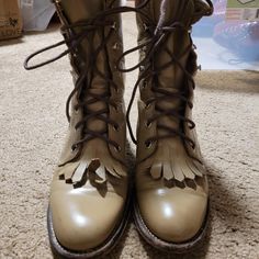 Rare! Vintage Justin Lace-Up Roper Kiltie Boots , Beige, Size 4.5b, L505 Leather Western Boots, Great Used Condition, Normal Wear. Animal-Free And Smoke-Free Home. Boots Beige, Leather Western Boots, Justin Boots, Boots Shoes, Western Boots, Kids Shoes, Shoe Boots, Size 4, Lace Up