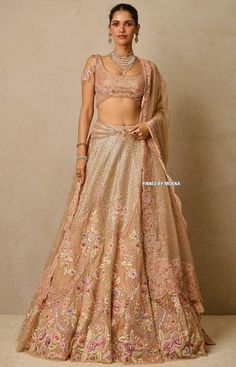 Indian Fits, Indian Outfits Lehenga, Indian Bridal Photos, Traditional Indian Outfits, Tarun Tahiliani, Flower Phone Wallpaper, Bridal Photos, Traditional Indian, Ethnic Wear