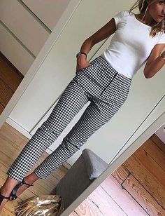 Business casual Comfortable Work Clothes, Work Outfit Inspiration, Black And White Outfit, Plaid Pants