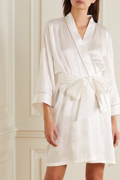 Olivia Von Halle, Silk Robe, Luxury Women Fashion, Bridal Robes, Satin Slip, Designer Lingerie, Top Designer Brands, Wide Sleeves, Halle