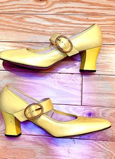 An AMAZING pair of vintage 1960s medium heel Mary Jane pumps in the prettiest lemon yellow / canary yellow leather.  Adjustable Mary Jane strap with a lovely gold tone oval "rope" pattern buckle  Perfect heel height!   U.S. women's size: 8 AA 💥Condition: In excellent vintage condition: light use marks & creases -- they're not perfect but are in AMAZING condition for such light colored shoes from the 1960s. I had my cobbler put brand new black heel caps on these beautiful shoes so they look really good for their age.  We're happy to answer questions or provide additional photos and measurements upon request.  Every effort is made to accurately describe the condition of our items and their measurements. Colors may slightly differ due to lighting.  Unless otherwise noted, our vintage items a Vintage Yellow Pointed Toe Heels, Vintage Yellow Heels With Round Toe, Vintage Gold Leather Heels, Yellow Low Heel Heels For Formal Occasions, Formal Yellow Low Heel Heels, Formal Yellow Low Heels, Vintage Gold Heels For Spring, Yellow Retro Heels For Spring, Retro Yellow High Heels