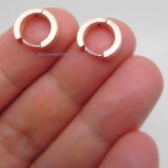 Rose gold plated huggie hoop earrings for men. These hoop earrings are size M. Made from sterling silver and plated in rose gold with a brushed matte finish. SPECIFICATION Base metal: Recyclable fine 925 Sterling Silver Outer layer: 18K rose gold, matte finish Outer Diameter: 12mm (medium hoop size) Inner Diameter: 8mm Ear Post: 20 gauge. We can customize the guage in 14, 16, and 18G for an additional fee. Shop policy https://www.etsy.com/your/shops/360JewelsElite/policies Learn more about our 1 Hypoallergenic Rose Gold Huggie Earrings, Rose Gold Small Hoop Huggie Earring (single), Tarnish Resistant Rose Gold Huggie Hoop Earrings, Rose Gold Sterling Silver Huggie Earrings, Tarnish-resistant Rose Gold Huggie Hoop Earrings, Rose Gold Small Hoop Huggie Earrings, Anniversary Small Hoop Rose Gold Huggie Earrings, Anniversary Rose Gold Small Hoop Huggie Earrings, Hypoallergenic Rose Gold Small Hoop Huggie Earrings