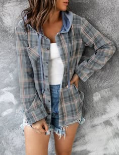 ❤Button closure ❤【Comfy Material】: Constructed with comfort in mind, this long sleeve hooded flannel shirt made of soft and skin-friendly fabric ❤【Casual Style】: The plaid hoodie shirt features button down closure, long sleeve, drawstring hooded, chest pockets and curved hem. Casual and boyfriend style, good for layering or worn alone, is a wardrobe essential for spring, summer, autumn and early winter ❤【Versatile Outfits】: Match with your T-shirts and jeans, perfect fashion. An extremely versat Populaire Outfits, Plaid Coat, Mode Masculine, Casual Vest, Sleeves Clothing, Style Hoodie, Hooded Shirt, Play Dress, Outfit Combinations