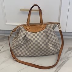 Louis Vuitton Damier Crossbody Handbag With Handles White. Used 16"W X 12.5"H X 5"D 6" Handle Drop 15-17" Strap Drop Bags Louis Vuitton, Louis Vuitton Bags, Louis Vuitton Damier, Cross Body Handbags, Louis Vuitton Bag, White Color, Color White, Handles, Bag Lady