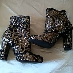 Boots Casual Ankle Boots For Party, Casual Ankle Boot Heeled Boots For Party, Casual Ankle Heeled Boots For Party, Casual Almond Toe Heeled Boots For Party, Round Toe Booties For Fall Parties, Casual High Ankle Booties For Party, Casual Party Booties For Fall, Casual Fall Party Booties, Fall Party Booties With Round Toe