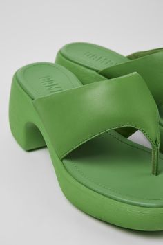 Thelma  by Camper Green Leather Sandals, Padded Sandals, Fun Personality, Fashion Diary, Camper Shoes, Green Sandals, Old Shoes, Water Saving, 90s Inspired