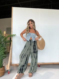 Janie Tie Dye Boho Pants Cute Comfy Boho Outfits, Muggy Weather Outfit Summer, Boho Simple Outfit, Boho Sweatpants Outfit, Spring Sets Outfits, Latina Boho Style, Slouch Pants Outfit, Olive Wide Leg Pants For Spring, Casual High Waist Olive Bottoms