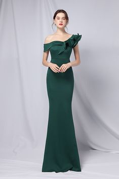 Description Colors: white, green, black, red, navy blue, bright redSizes: 4, 6, 8, 10, 12Wedding dress hem: waisted fishtailWedding dress style: off-shoulderSleeve length: three-quarter sleevesDress length: long skirt If you are between sizes ALWAYS go a size up as a dress can be altered smaller, but not larger. Evening Gowns Elegant Classy Beautiful, Mog Dresses, Wedding Guest Formal, Robes D'occasion, Shoulder Stretch, Dress Wedding Guest, Evening Gown Dresses, Empire Dress, Easy Dressing