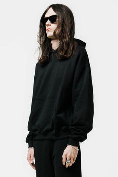 OVERSIZED FIT HOODIE CRAFTED FROM A SUPER SOFT, PRE-SHRUNK HEAVY WEIGHT JERSEY COTTON, FOR THE ULTIMATE JERSEY. FEATURES RIBBED HEM & CUFFS. Urban Style Hoodie For Fall, Heavyweight Hoodie Sweatshirt For Winter, Hooded Fall Hoodie With Double-needle Sleeve, Heavyweight Hooded Hoodie For Fall, Heavyweight Long Sleeve Hoodie For Fall, Heavyweight Long Sleeve Hoodie For Winter, Streetwear Hoodie Sweatshirt With Double-needle Sleeve, Oversized Black Hoodie For Gym, Black Oversized Hoodie For Gym