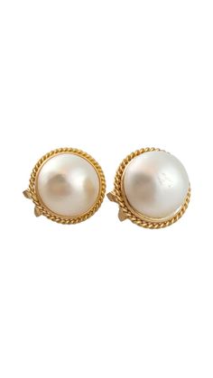 This gorgeous set of 14K gold earrings features a beautiful 16mm Mabe pearl on each earring! Size: 20mm X 20mm X 11.5mm Weight: 12.72 g/ 8.2 dwt Hallmark: 585 KS Very good condition, professionally polished. Will come packaged in a gift box or pouch (when possible) and will be shipped U.S. Priority Mail Insured. MM053123/17KCS Classic Oval High Luster Pearl Earrings, Classic Yellow Gold Clip-on Pearl Earrings, Classic Cabochon Clip-on Earrings For Formal Occasions, Classic Cabochon Clip-on Earrings For Formal Events, Classic Formal Clip-on Earrings With Cabochon, Classic Formal Clip-on Cabochon Earrings, Classic Cabochon Clip-on Earrings For Anniversary, Classic Cabochon Clip-on Earrings, Classic Gold Cabochon Earrings