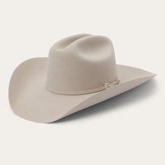 A true Stetson icon, our bestselling Skyline combines legendary quality and classic Western style in one timeless package. The Skyline is crafted from our proprietary 6X fur felt, which is prized for its durability and elegant feel, and, as with all hats that come out of our factory in Texas, each Skyline is touched by more than 100 sets of hands during production, resulting in a hat that is designed and built to stand the test of time. This edition features a 7242 profile, which translates to a Felt Cowboy Hat, Tuxedo Accessories, Felt Crown, Stetson Hat, Felt Cowboy Hats, Chapeau Cowboy, Wide Trousers, Western Look, Thigh Boot