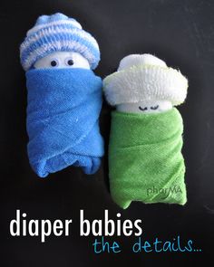 DIY Diaper Babies: Made with diapers, wash cloths, and baby socks. Adorable filler for a gift basket or to decorate the shower gift/food tables. And super easy to make!  I could see abi making these! Perlengkapan Bayi Diy, Baby Washcloth, Shower Bebe, Baby Diy, Diaper Cakes, Baby Shower Diy, Baby Socks, Baby Things