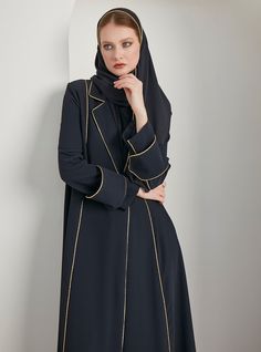 Model height: 177 CM 100% Polyester Length : 145cm Scarves Dimensions 200 x 70 Coat Style Abaya, Jacket Abaya, Coat Abaya, New Abaya Designs, Winter Abaya, Jacket With Scarf, Abaya Ideas, Abaya Styles, Stylish Winter Coats